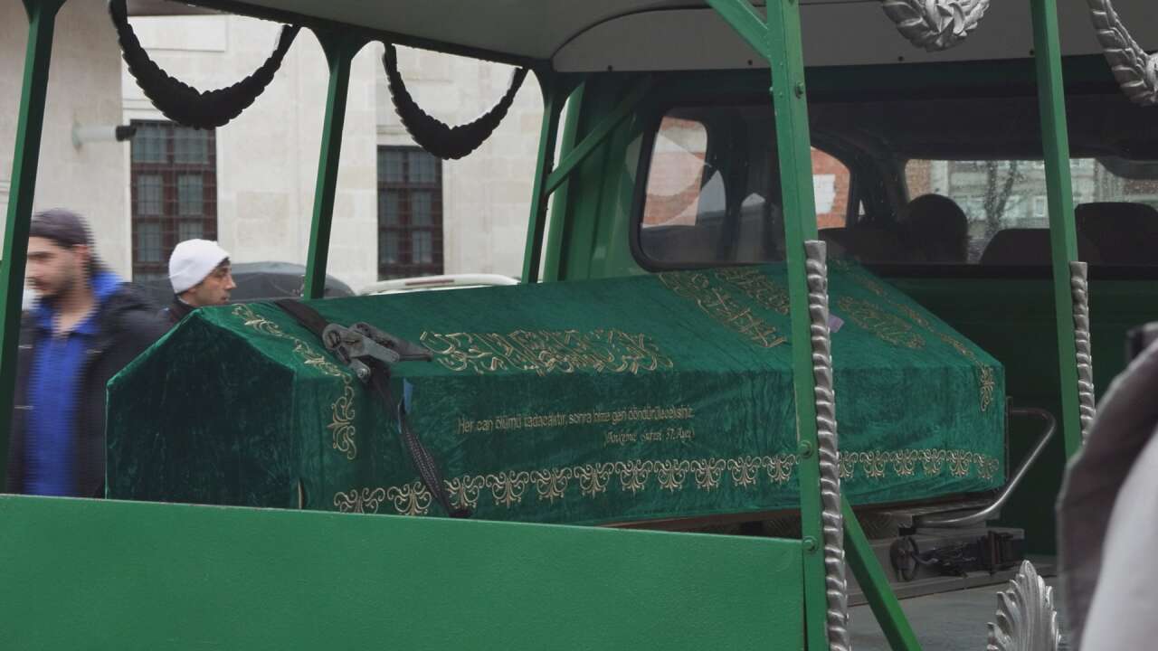 Bu acıya yürek dayanmaz! Küçük Tesnim’e Konyalı Camisinde yürek yakan veda 11